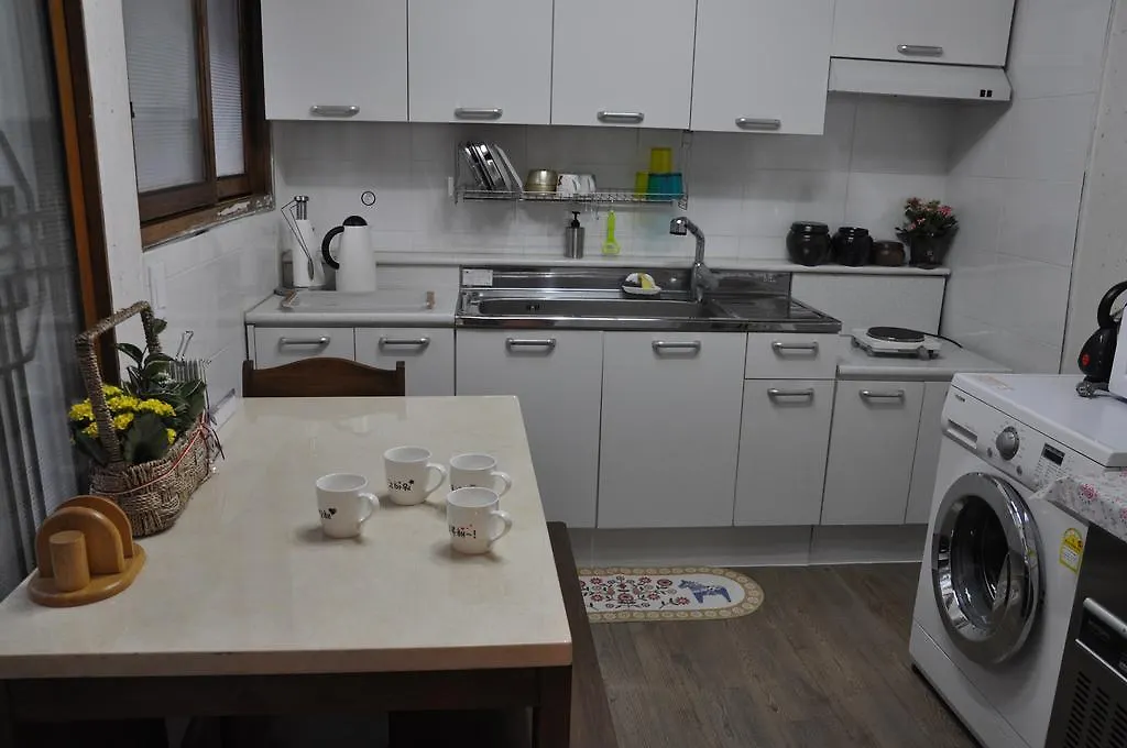 Konukevi Punggyeong Hanok Guesthouse Seul